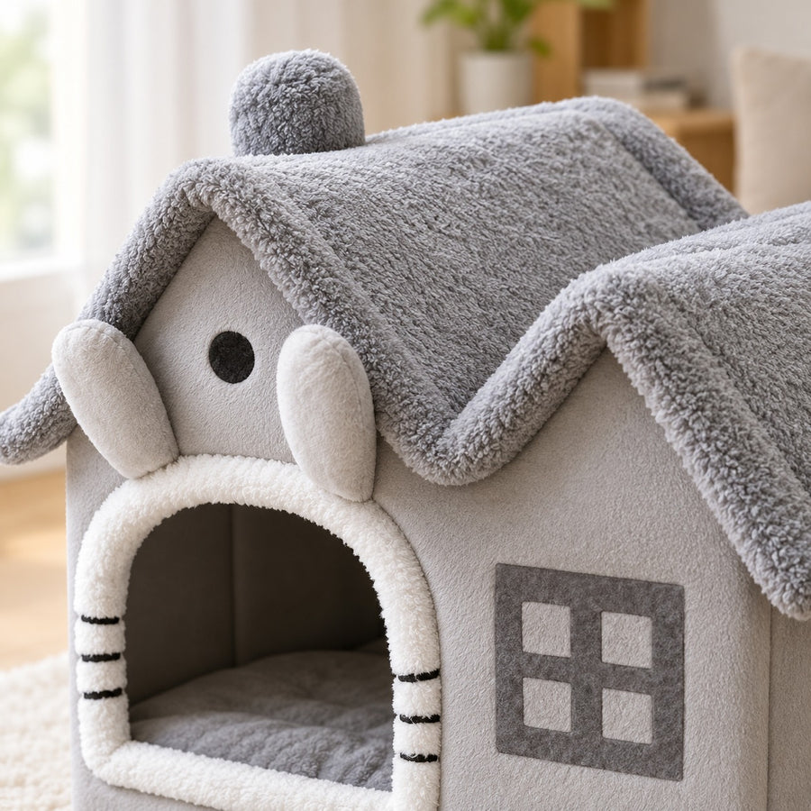 Double plush roof with rabbit ears and chimney knob