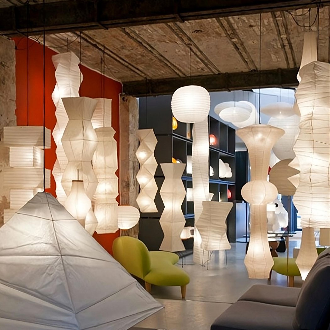 Grande suspension blanche en papier plissé japonais