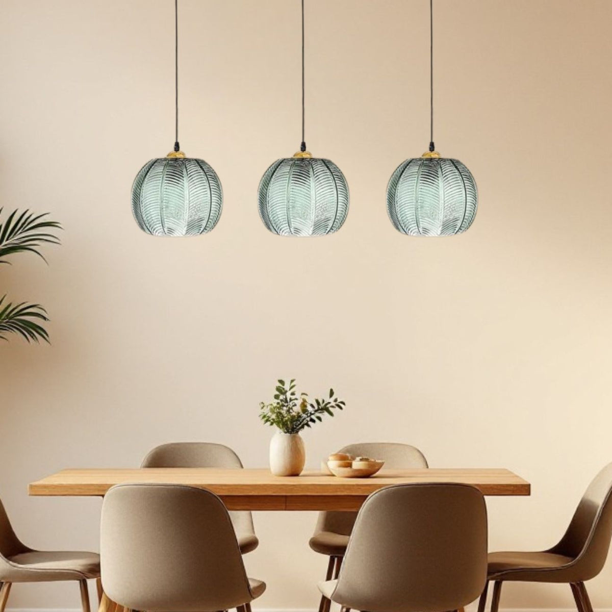 Suspension jungle en verre vert : boule nordique