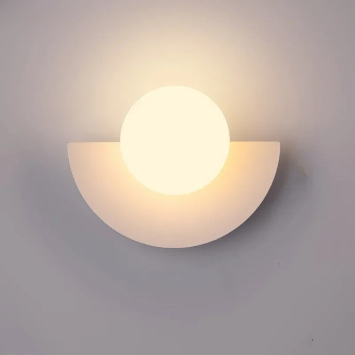 Applique murale design en demi-lune
