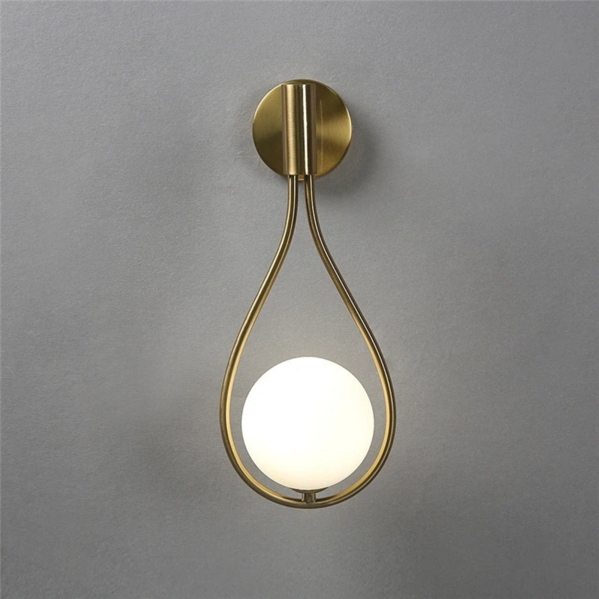 Applique murale design globe suspendu style goutte d'eau