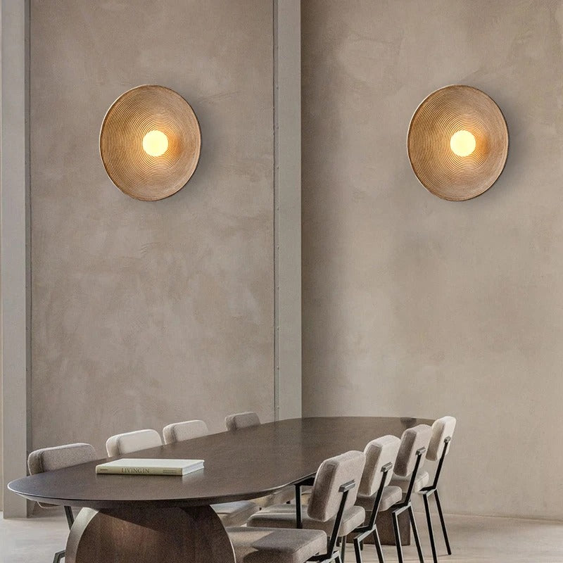 Applique ronde beige : effet plâtre texturé wabi sabi