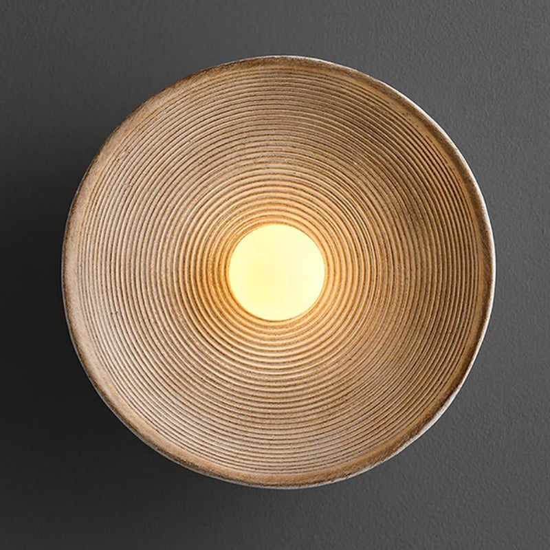 Applique ronde beige : effet plâtre texturé wabi sabi