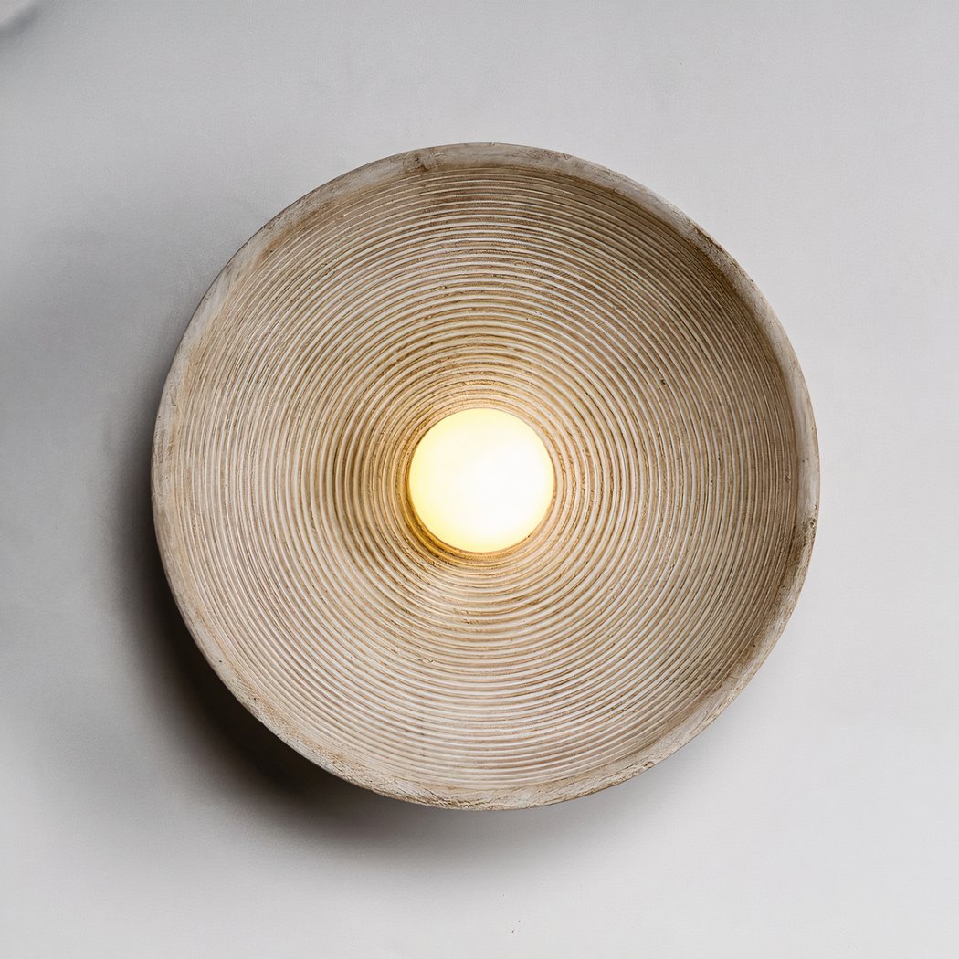 Applique ronde beige : effet plâtre texturé wabi sabi