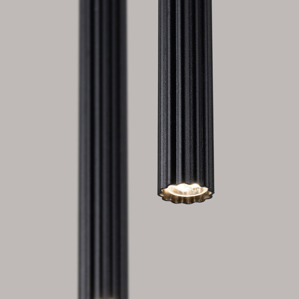Suspension moderne en métal à tubes verticaux épurés