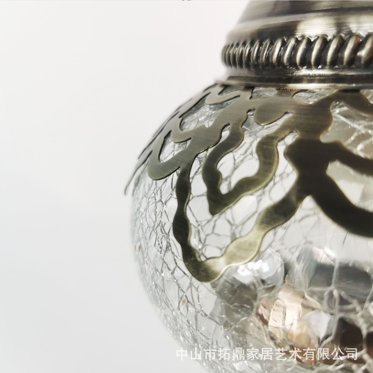 Lustre dans le style marocain en fer