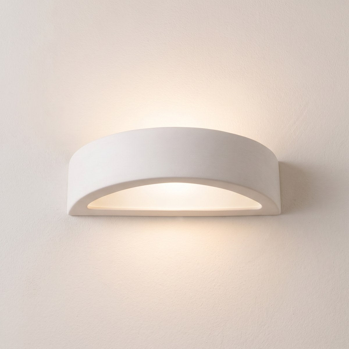 Applique murale minimaliste en céramique blanche