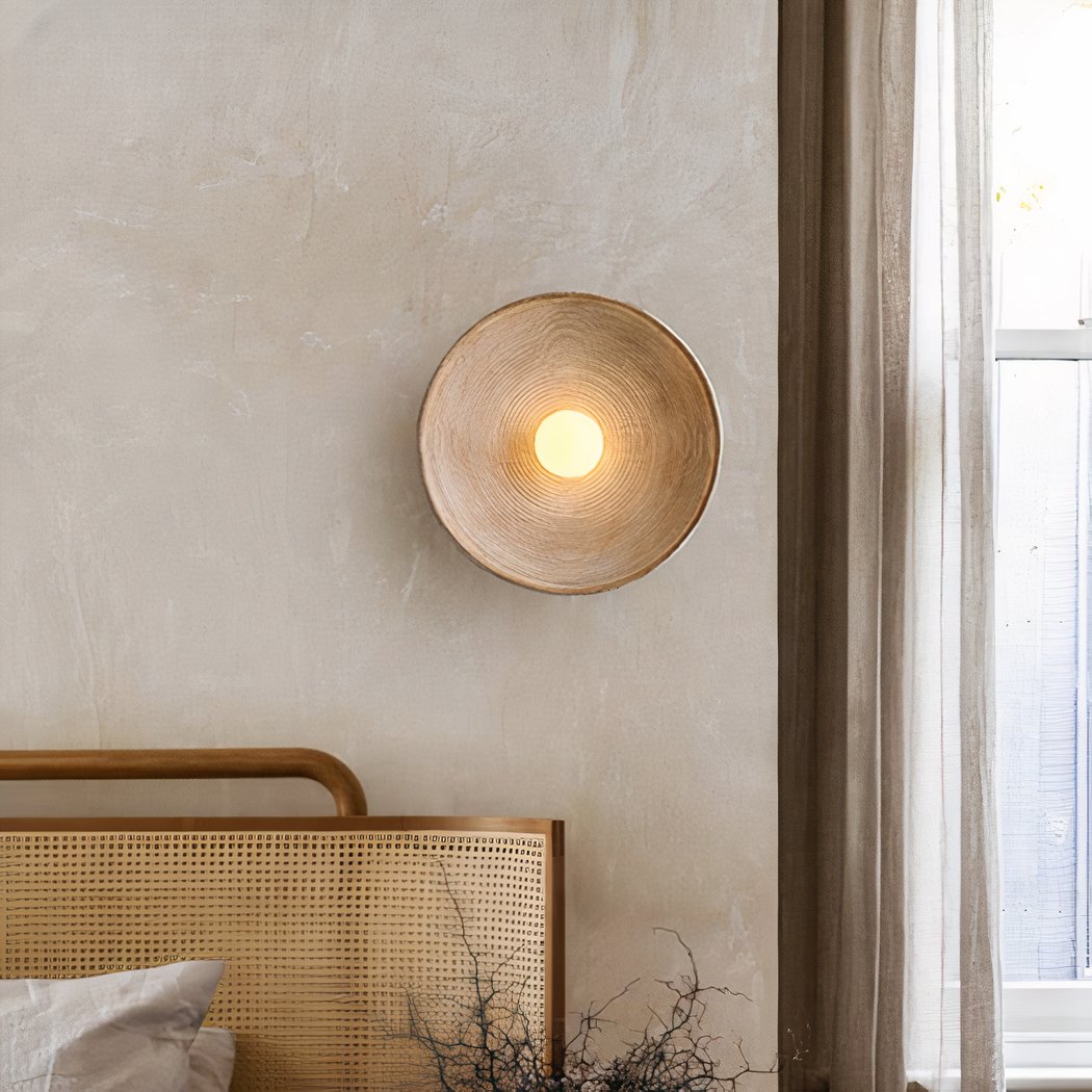 Applique ronde beige : effet plâtre texturé wabi sabi