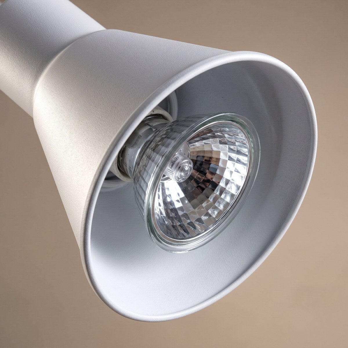 Suspension cône en métal de 14 cm, 2 coloris