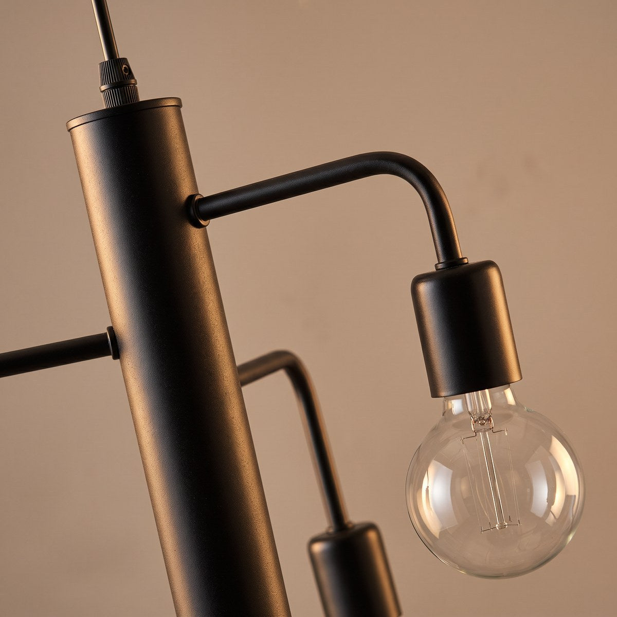 Lustre 5 ampoules sur tige en métal noir de 60 cm