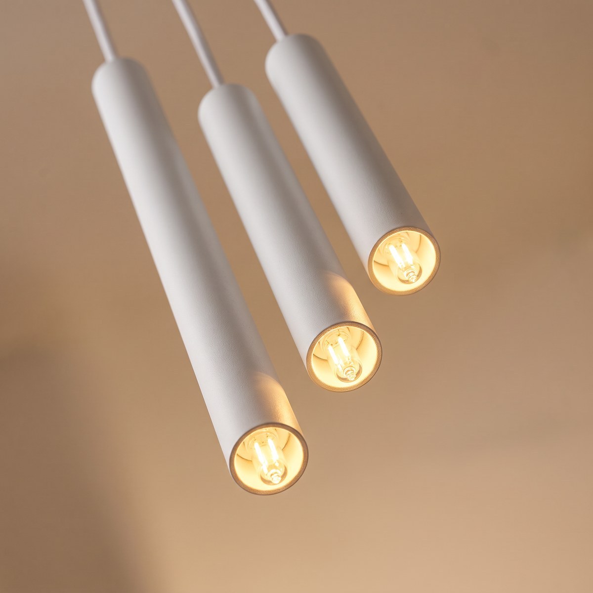 Suspension 3 tiges lumineuses sur barre, 2 coloris