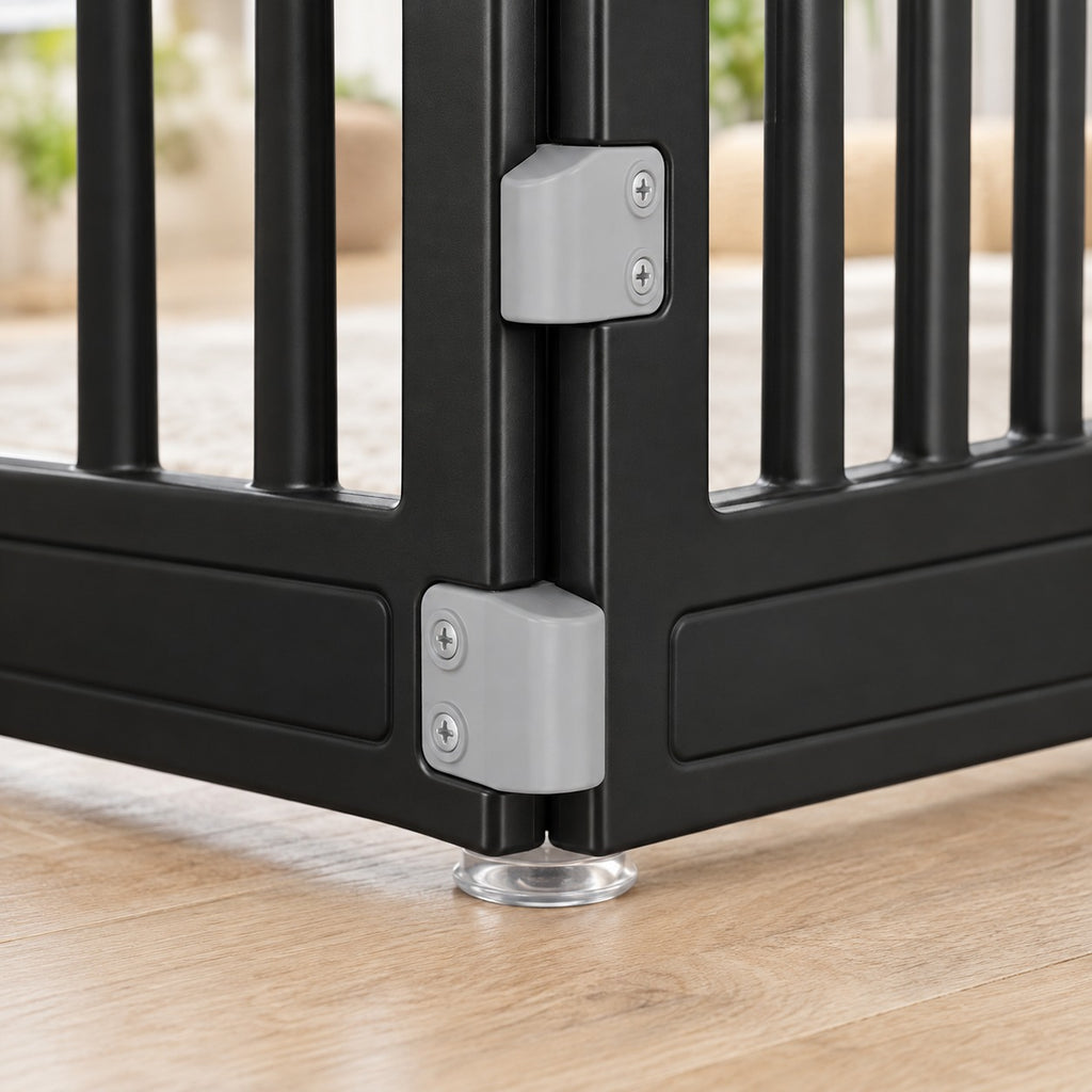 Snap-on joint and suction cup at a corner of the dog playpen