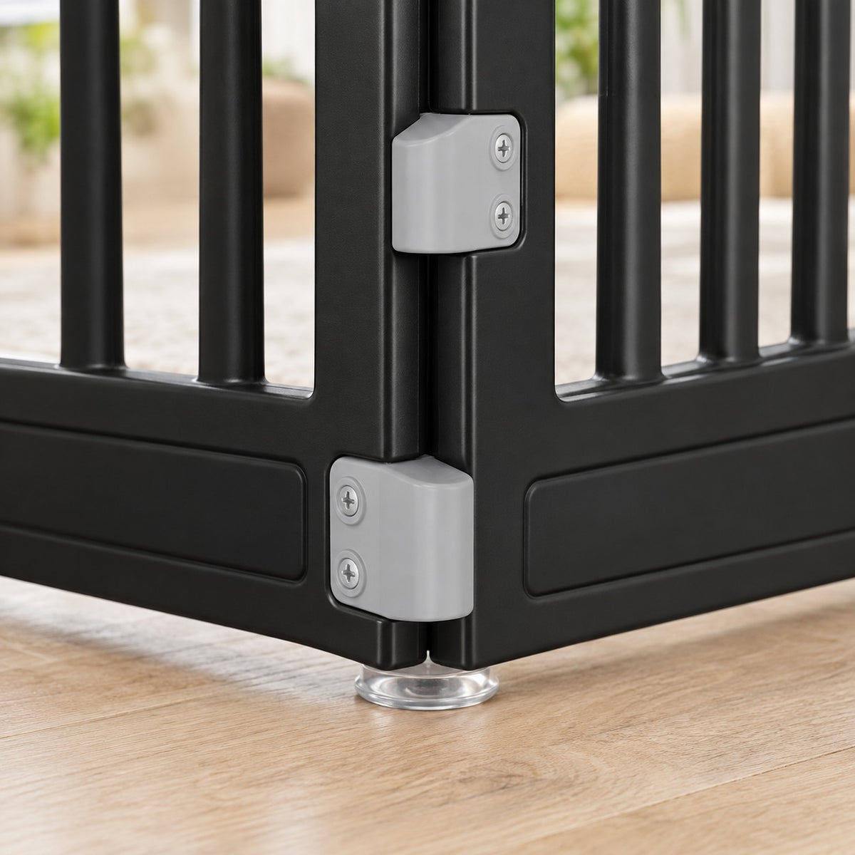 Snap-on joint and suction cup at a corner of the dog playpen