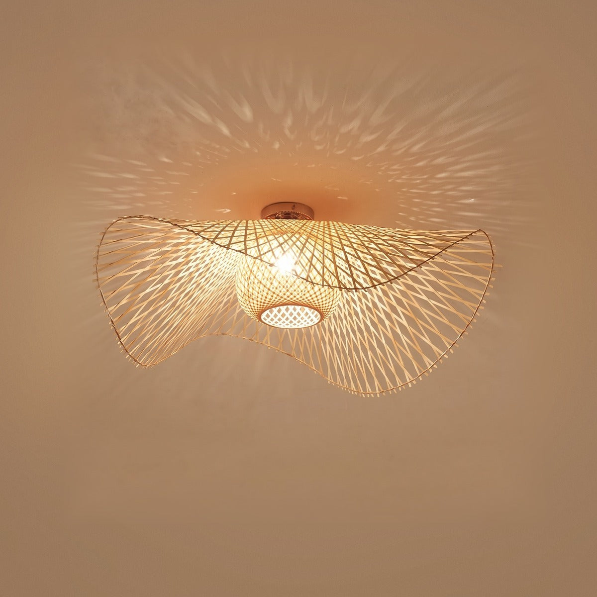 Lustre chambre adulte de style bohème en rotin