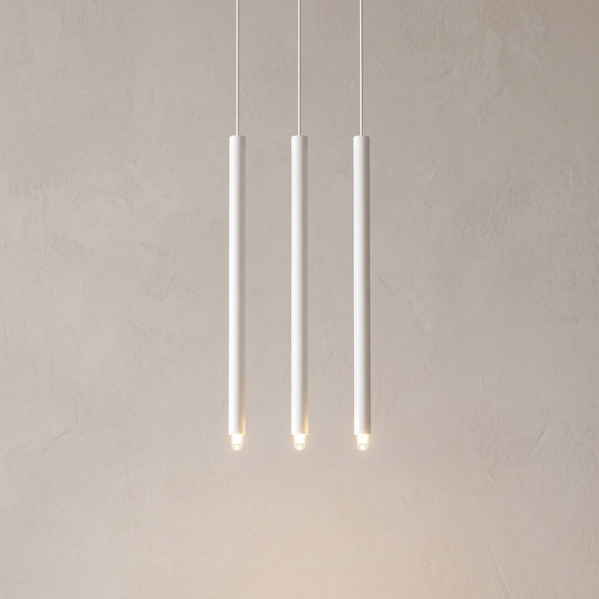 Suspension 3 tiges lumineuses sur barre, 2 coloris