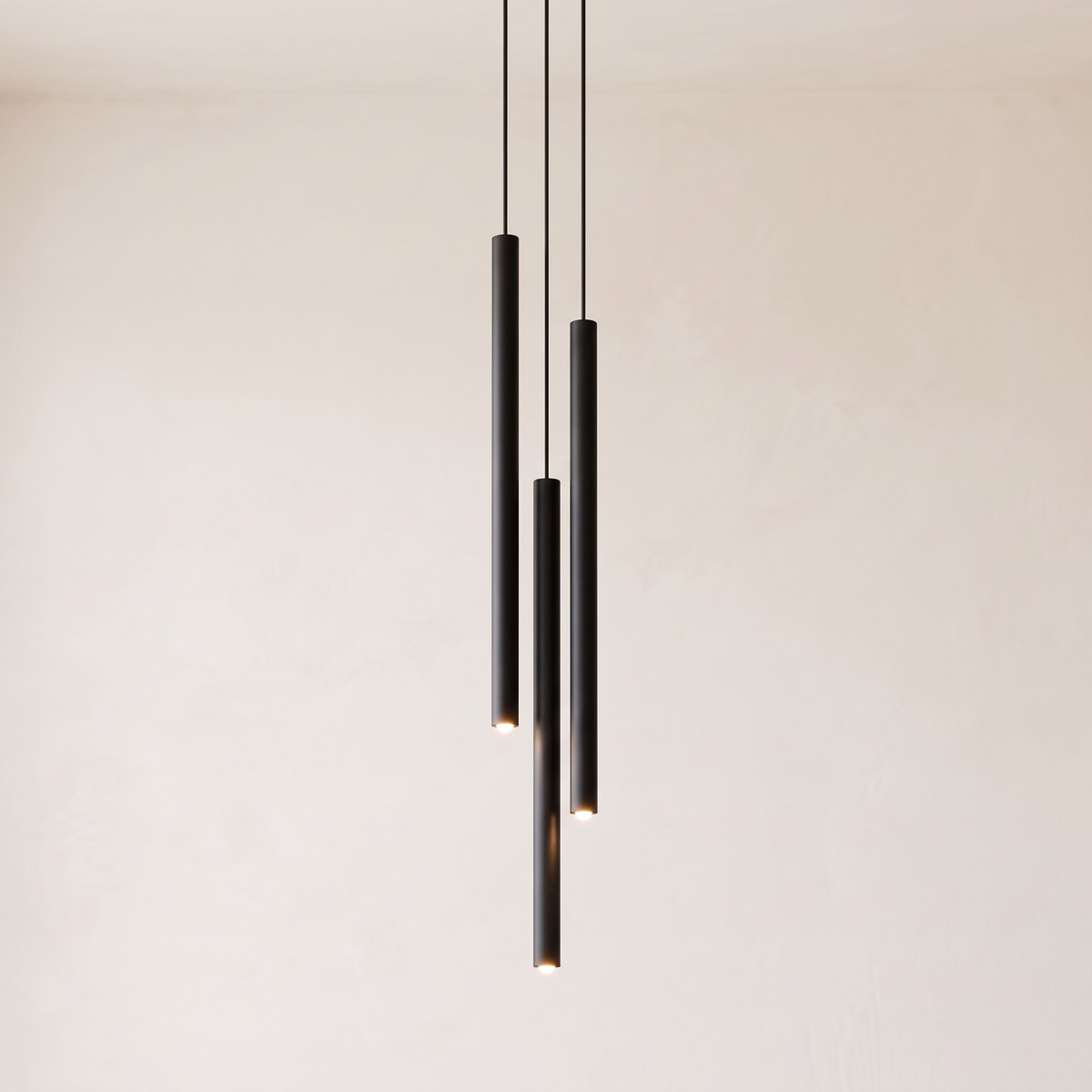 Suspension grappe 3 tiges lumineuses fines, 2 coloris