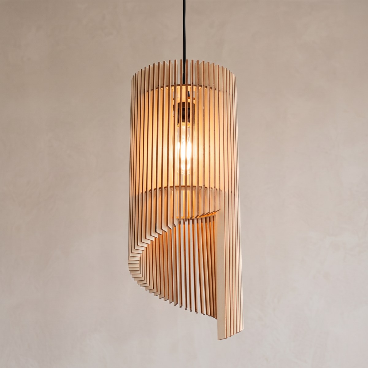 Suspension spirale en lamelles de bois de 21 cm