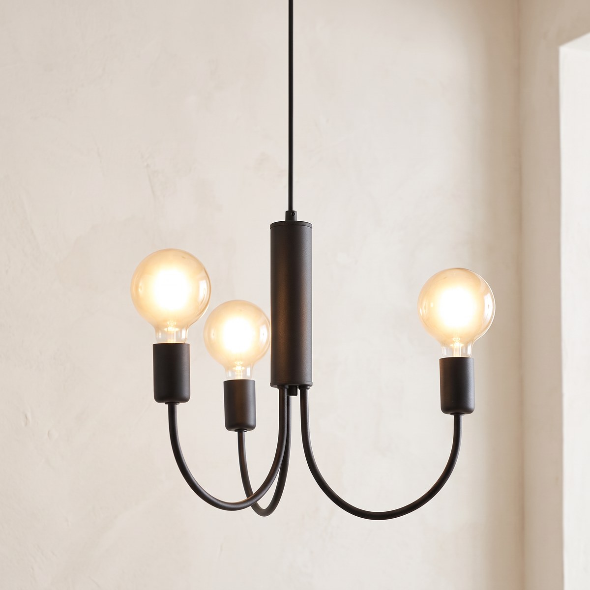 Lustre 3 bras courbés en acier noir à ampoules globe