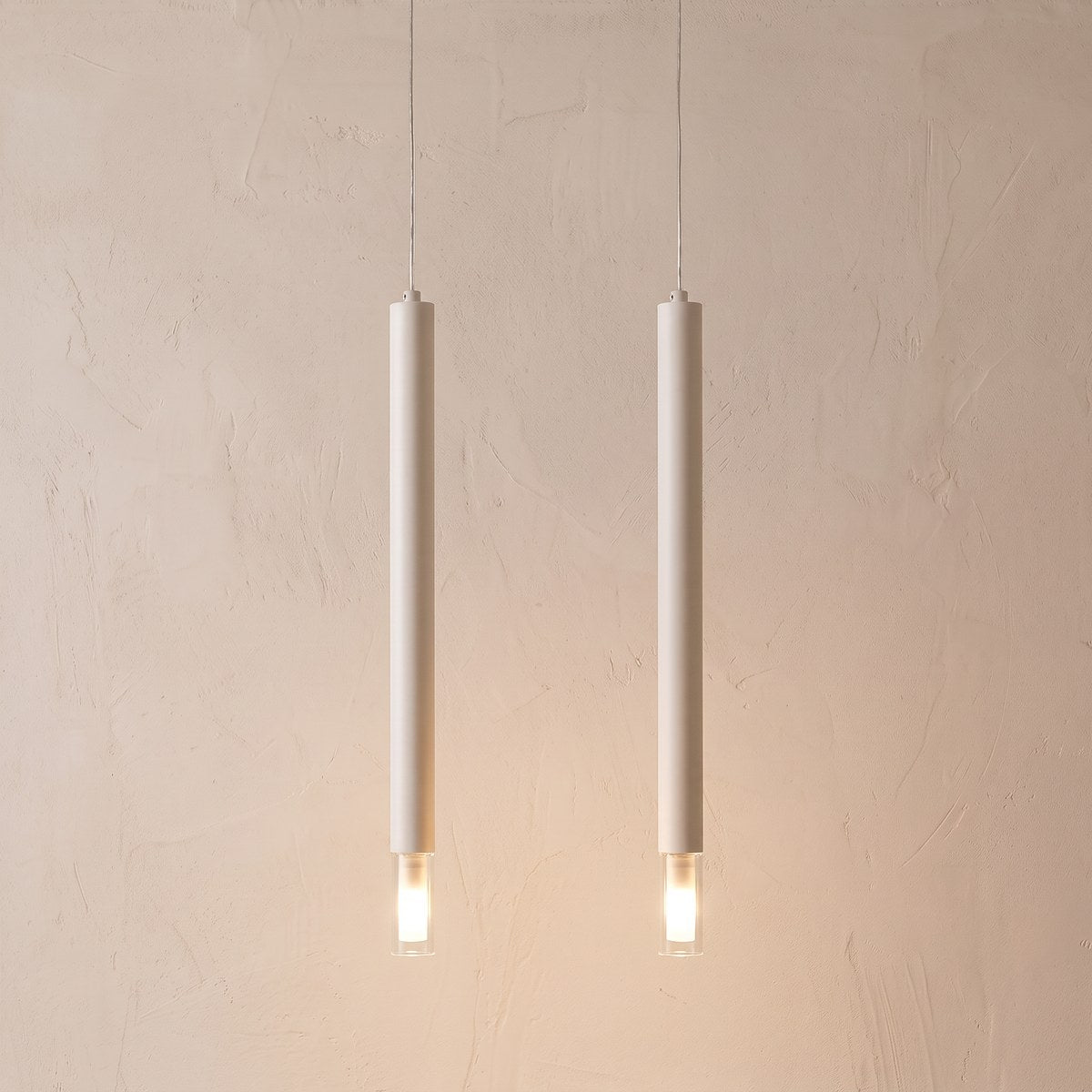 Suspension 2 tubes fins avec anneau de verre, 2 coloris