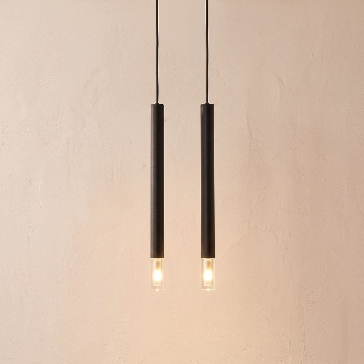 Suspension 2 tubes fins avec anneau de verre, 2 coloris