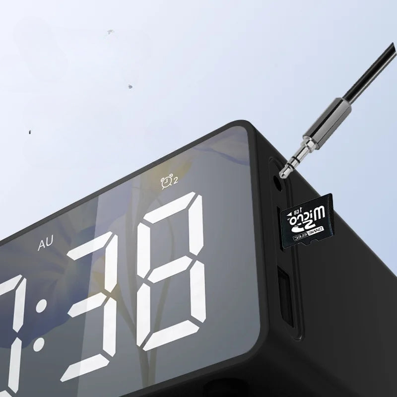 Radio Réveil Design LED avec Chargeur Sans Fil et Haut-Parleur Bluetooth